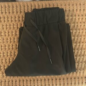 Lulu dark green on the fly pant